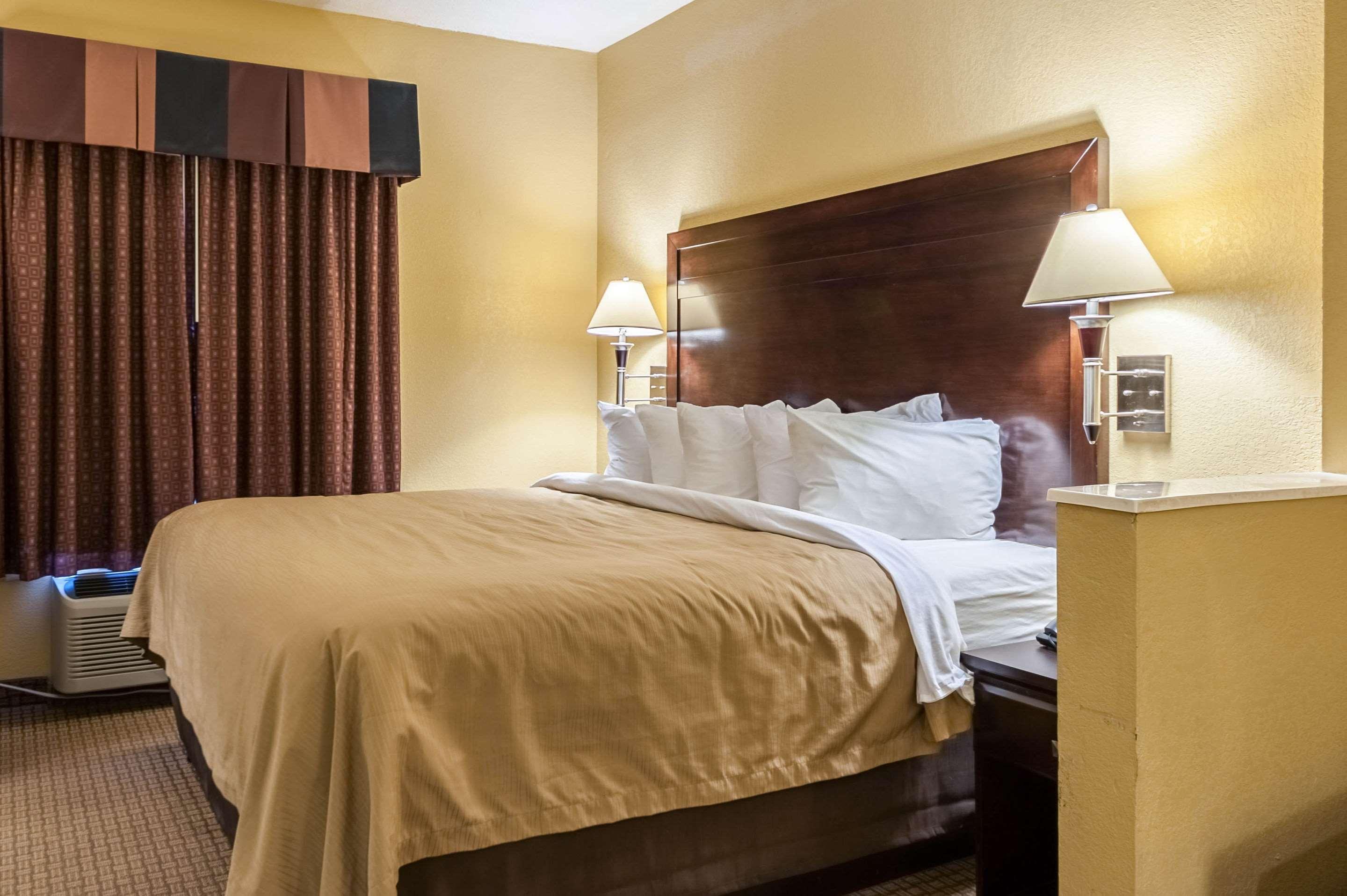 Quality Inn & Suites Lafayette Buitenkant foto