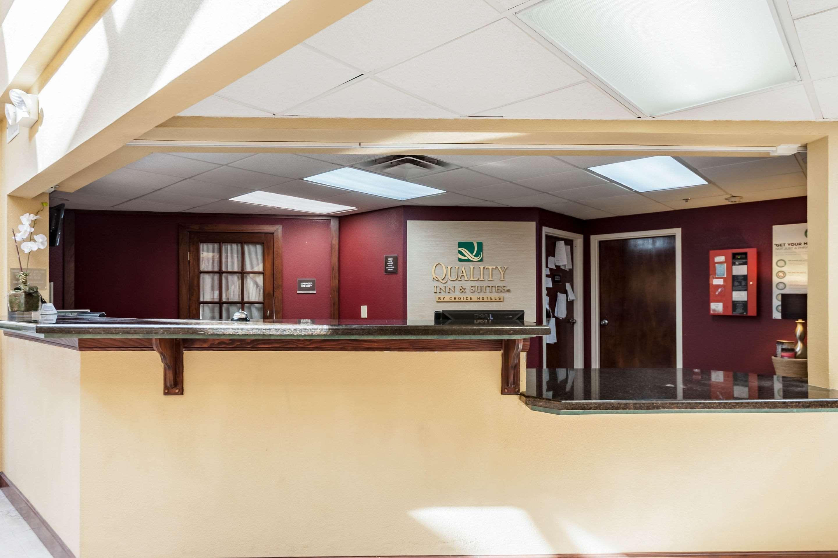 Quality Inn & Suites Lafayette Buitenkant foto