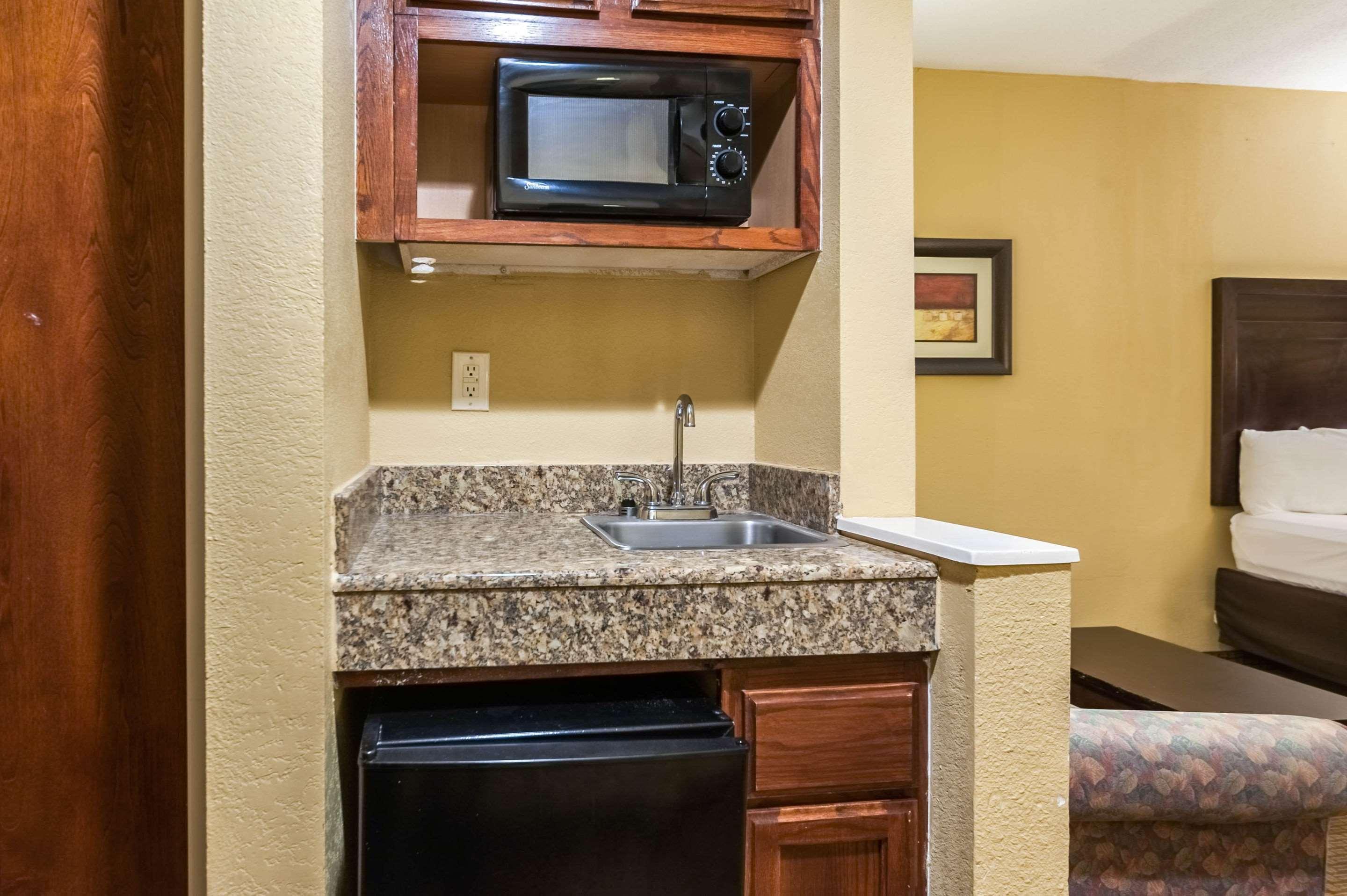 Quality Inn & Suites Lafayette Buitenkant foto