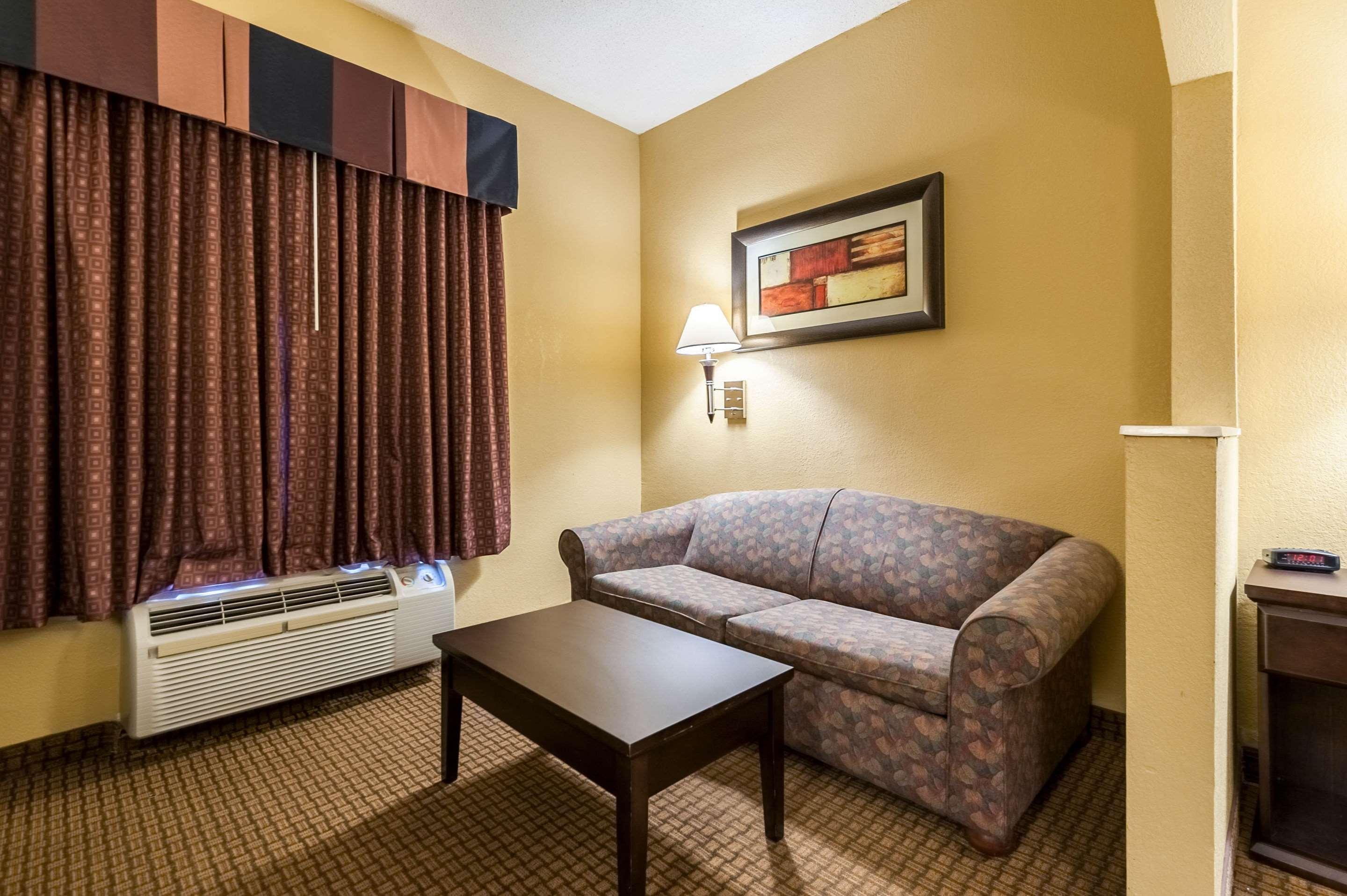 Quality Inn & Suites Lafayette Buitenkant foto