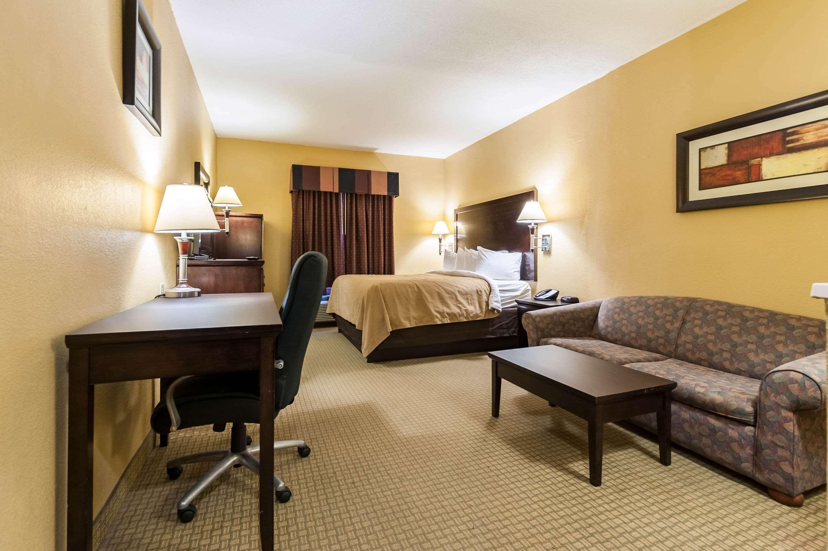 Quality Inn & Suites Lafayette Buitenkant foto