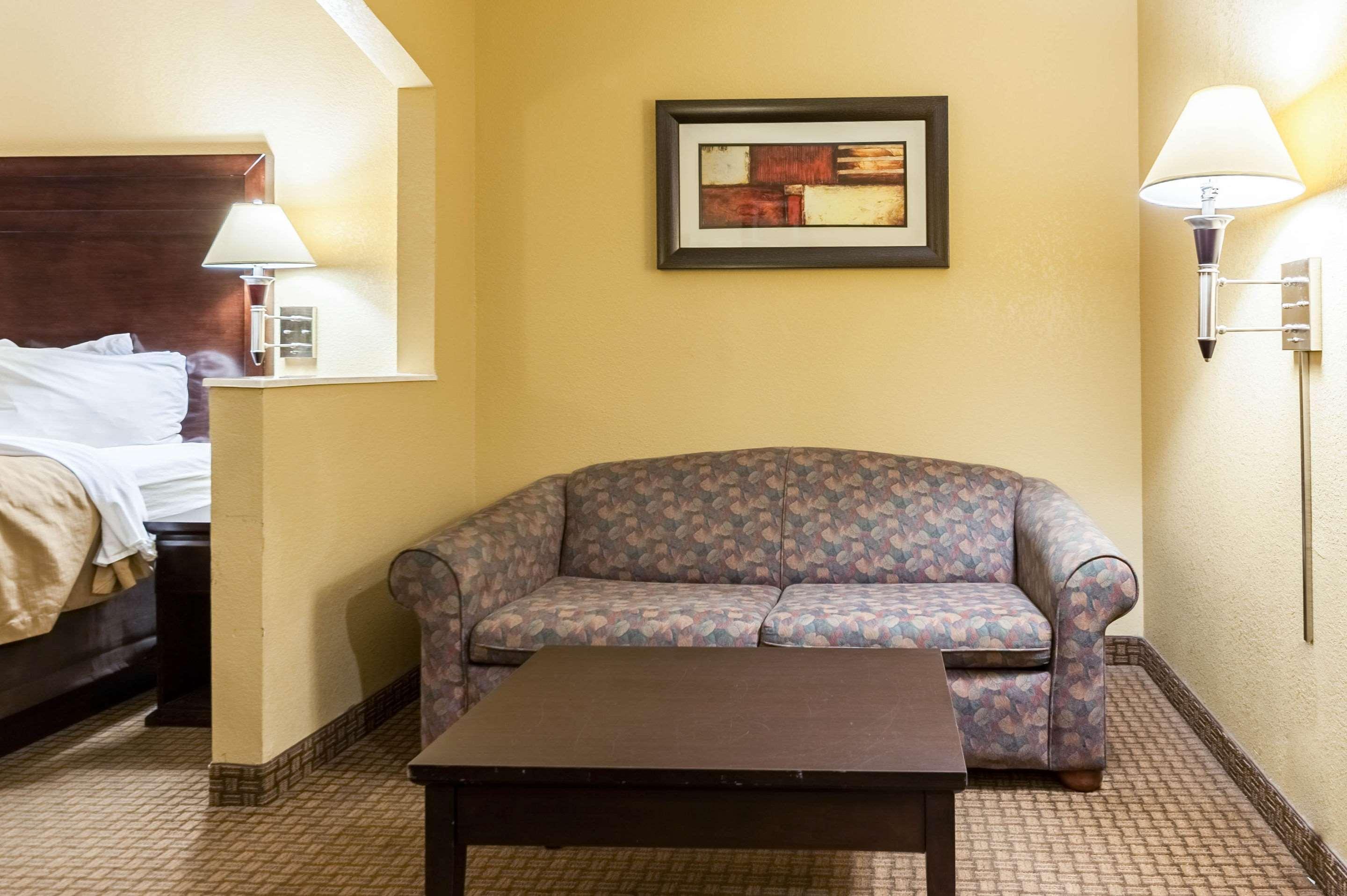 Quality Inn & Suites Lafayette Buitenkant foto