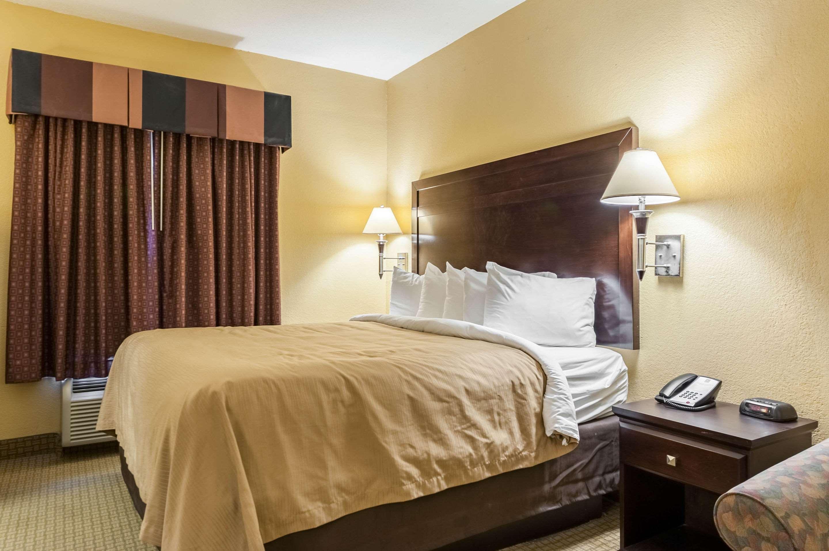 Quality Inn & Suites Lafayette Buitenkant foto