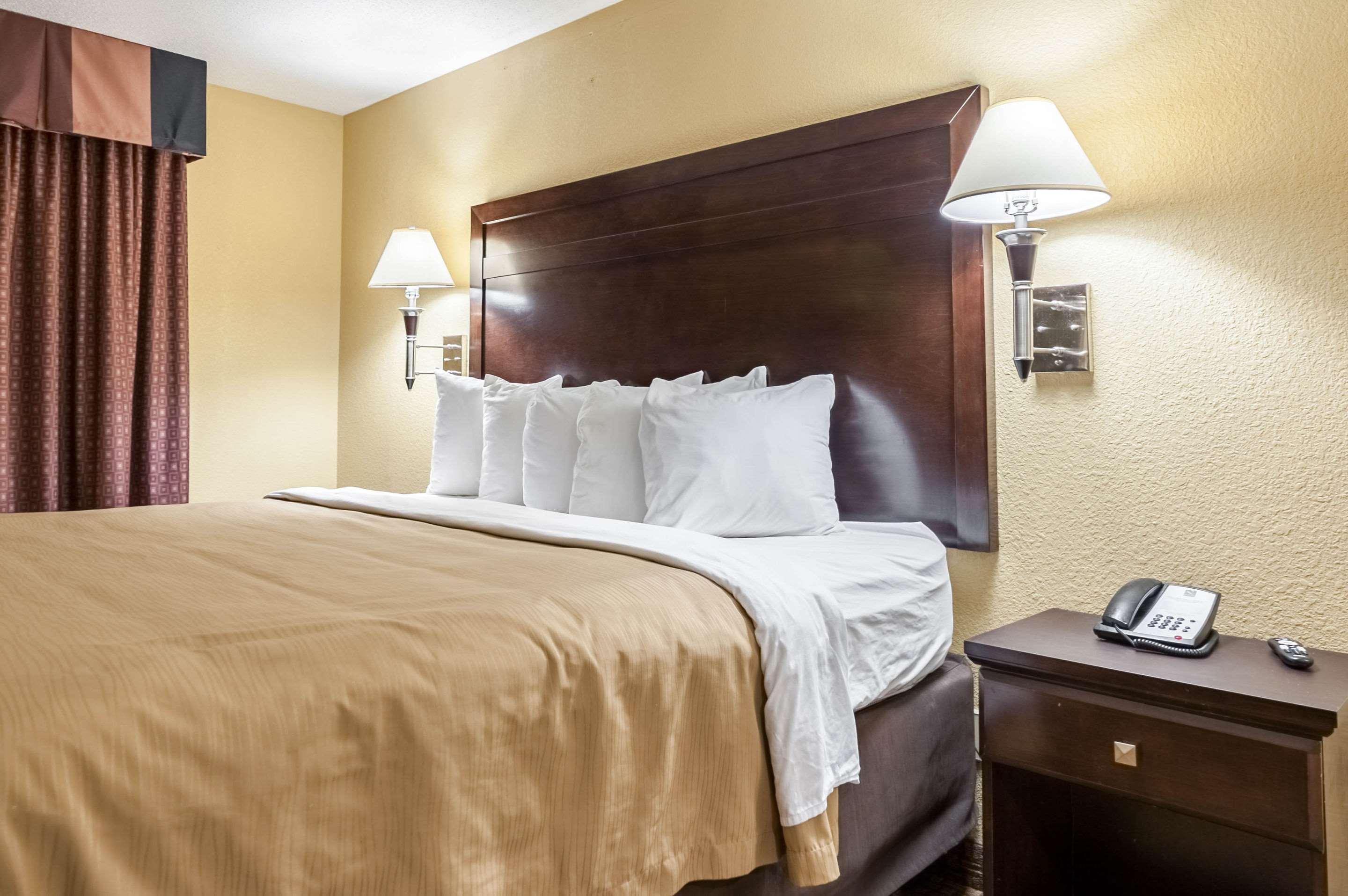 Quality Inn & Suites Lafayette Buitenkant foto