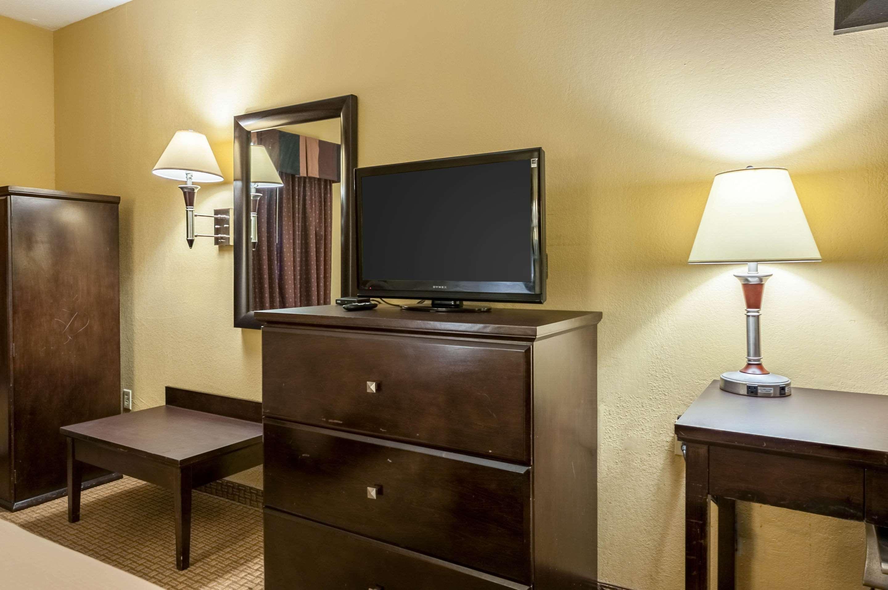 Quality Inn & Suites Lafayette Buitenkant foto