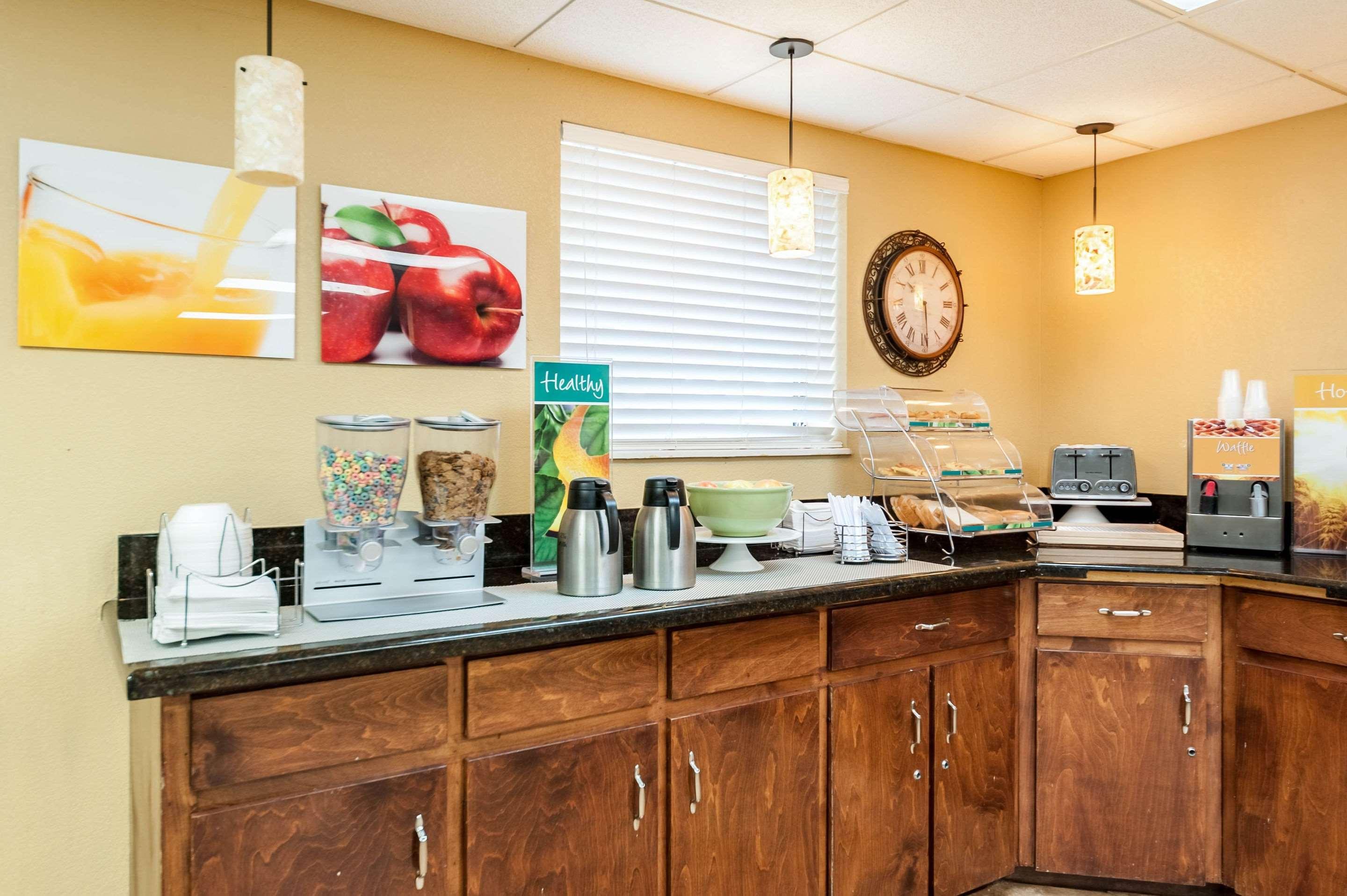 Quality Inn & Suites Lafayette Buitenkant foto