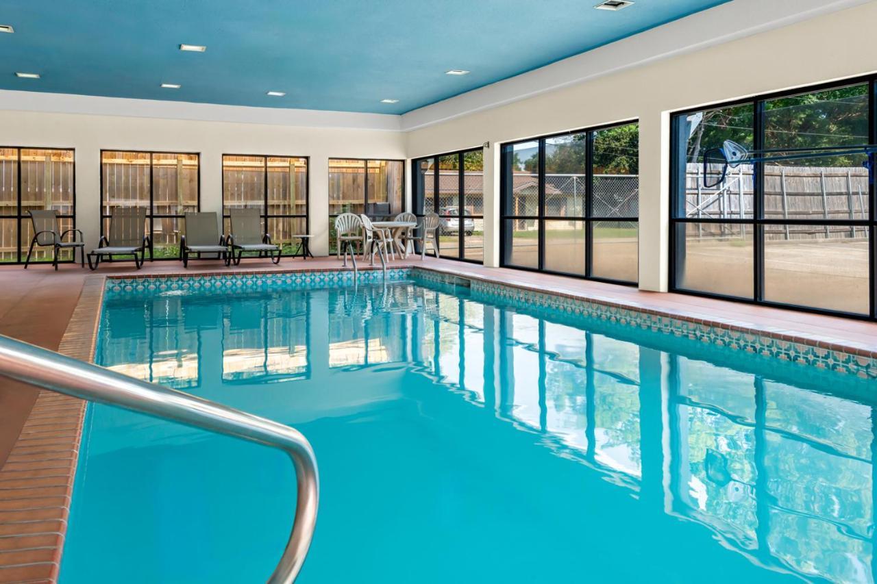 Quality Inn & Suites Lafayette Buitenkant foto