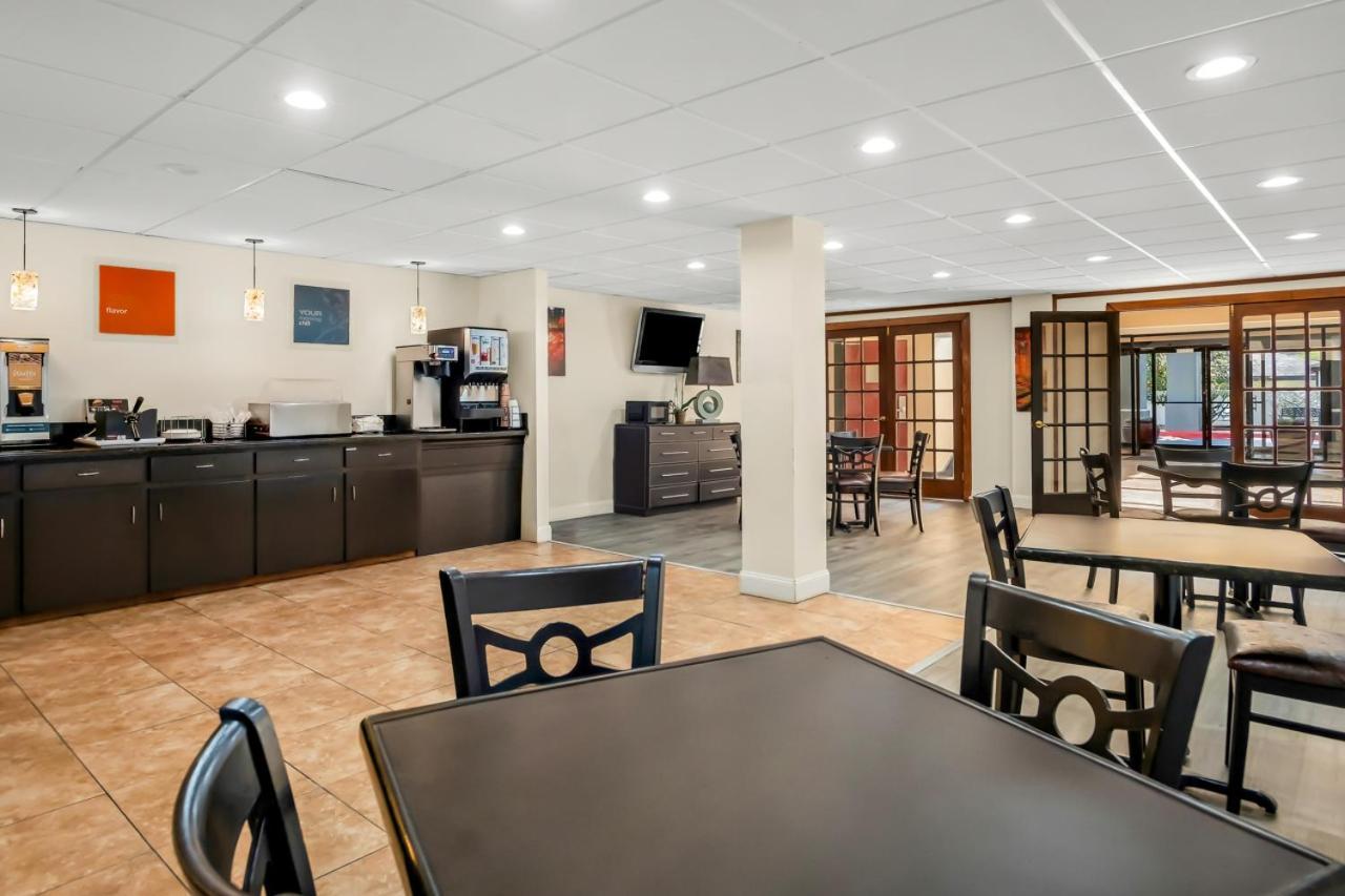 Quality Inn & Suites Lafayette Buitenkant foto